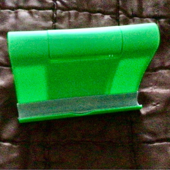 I ipad cover and a iPhone Stand. - Picture 9 of 10